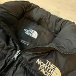 The North Face 700 Men’s Puffer Jacket – Black (Medium) 🏔️